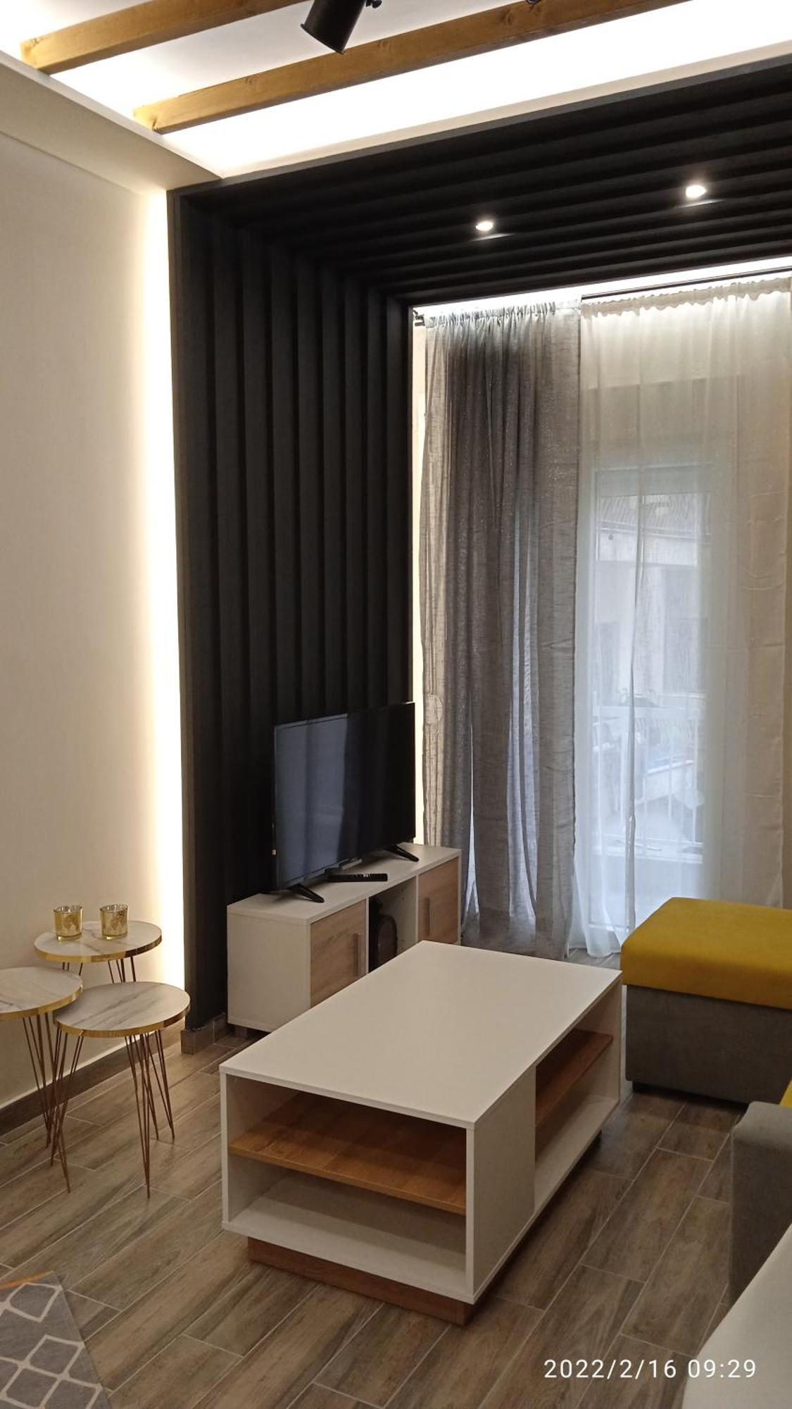 Lusso Apartment - City Center ヴェリア エクステリア 写真